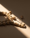سبحة العاج الفاخرة... رمز الأصالة والرقي في قطعة واحدة